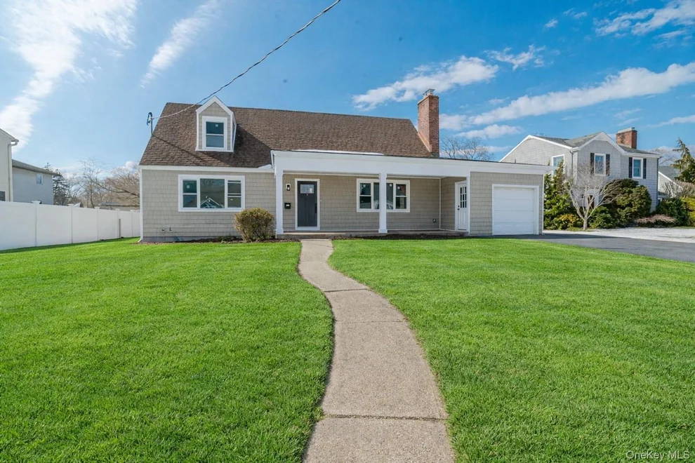 Unit for sale at 7 Amherst Place, Oyster Bay, NY 11758