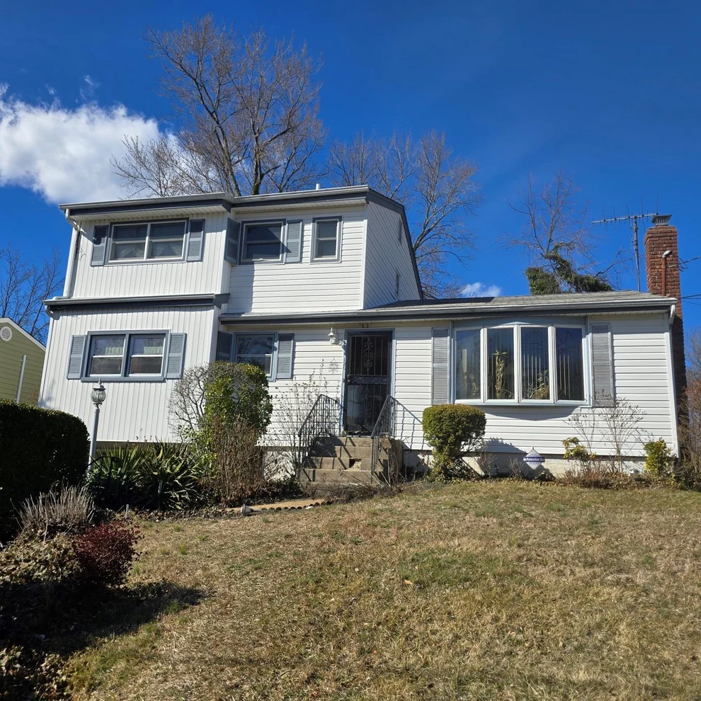 Unit for sale at 120 Glenwood Road, Oyster Bay, NY 11547
