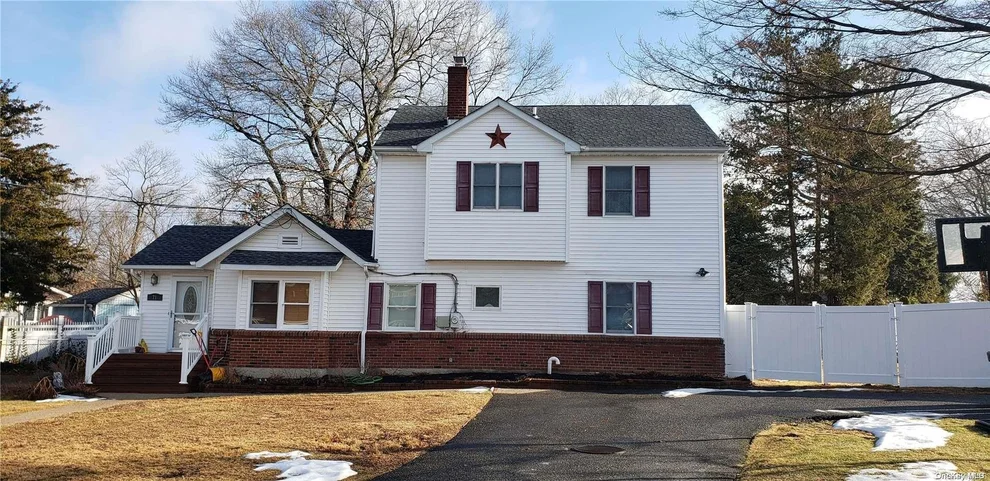Unit for sale at 71 Seawanhaka Avenue, Smithtown, NY 11767