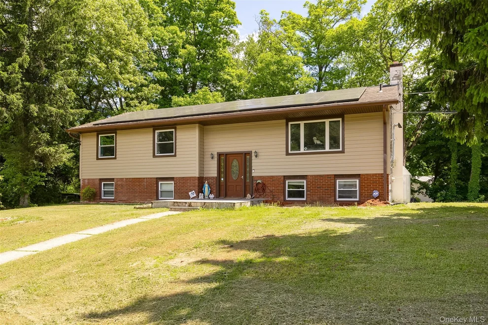 Unit for sale at 2 Lawrence Road, Hyde Park, NY 12538