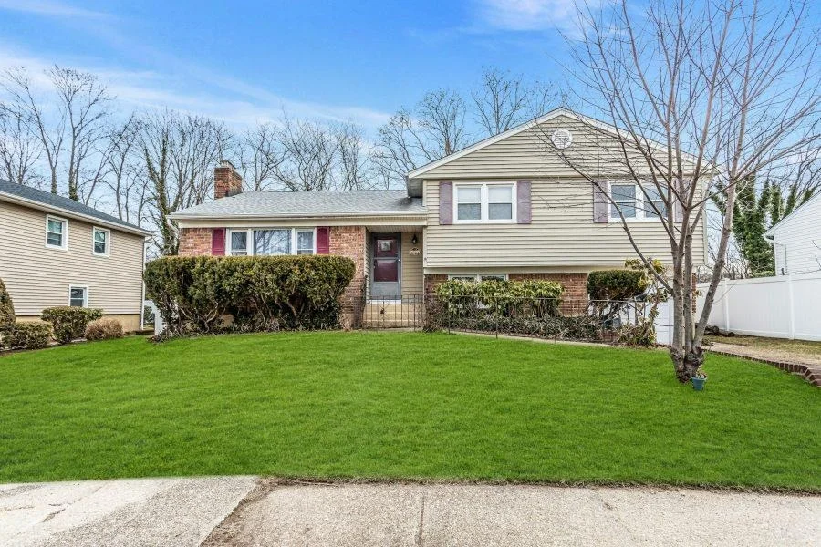 Unit for sale at 16 Eleanor Road, Oyster Bay, NY 11803