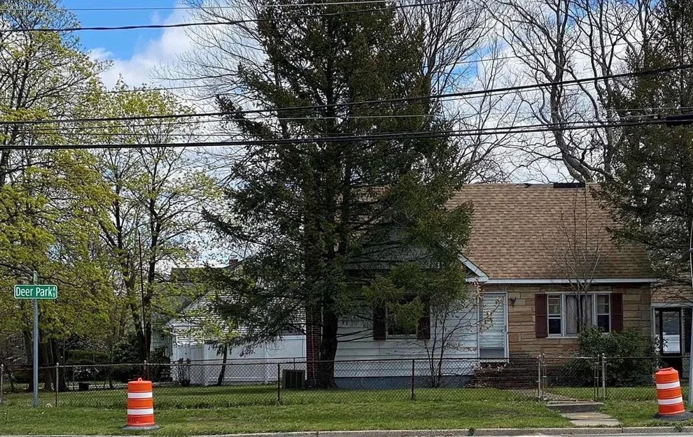 Unit for sale at 2091 Deer Park Avenue, Babylon, NY 11729