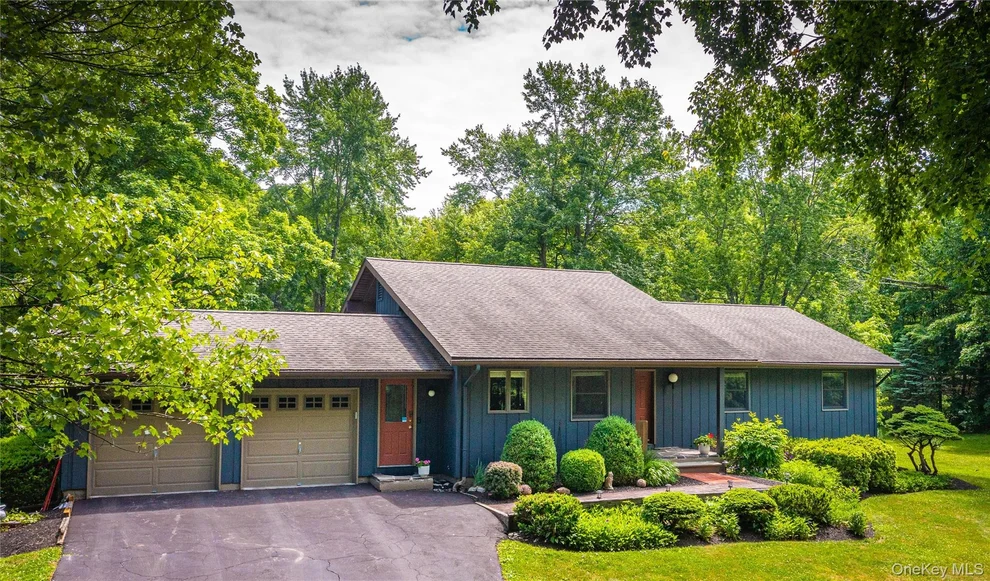 Unit for sale at 202 S Quaker Lane, Hyde Park, NY 12538