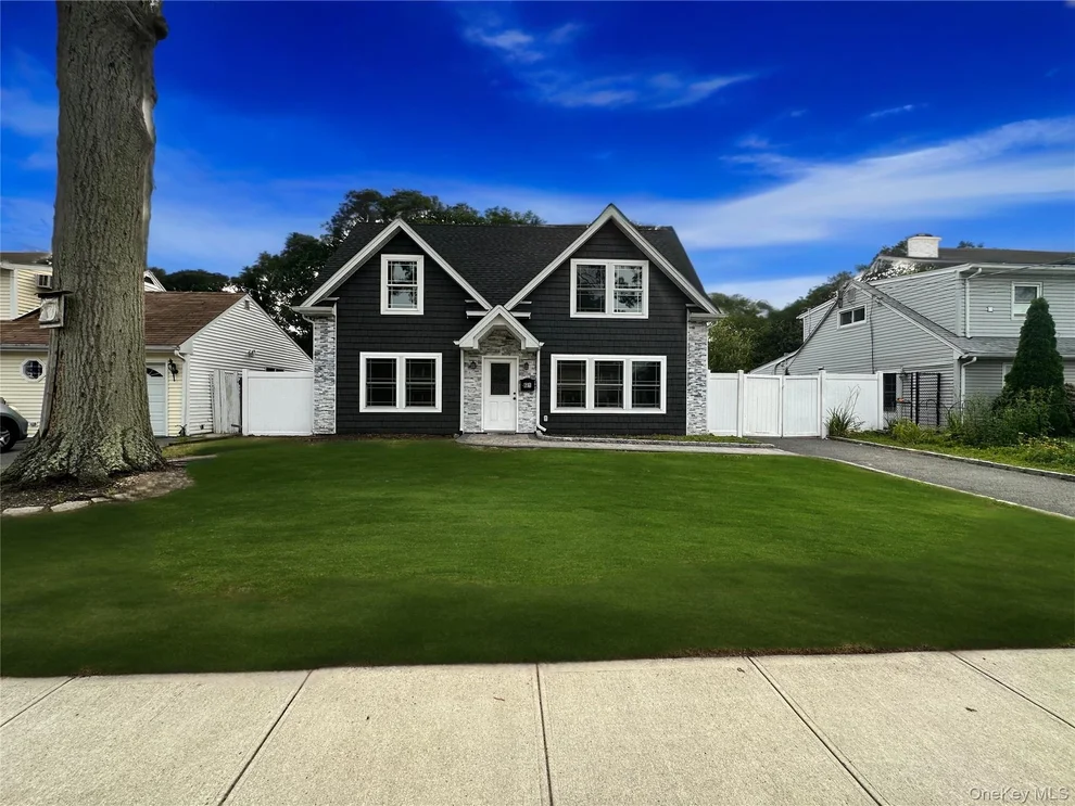 Unit for sale at 61 William Street, Babylon, NY 11726