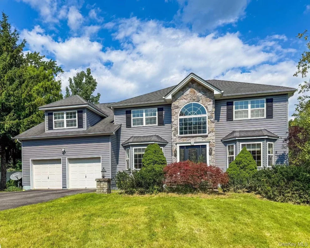 Unit for sale at 1010 Pine View, New Windsor, NY 12553