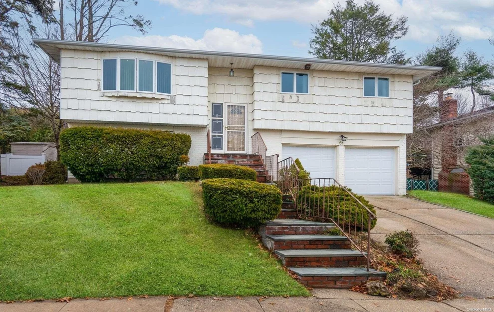 Unit for sale at 61 Beaumont Drive, Oyster Bay, NY 11803