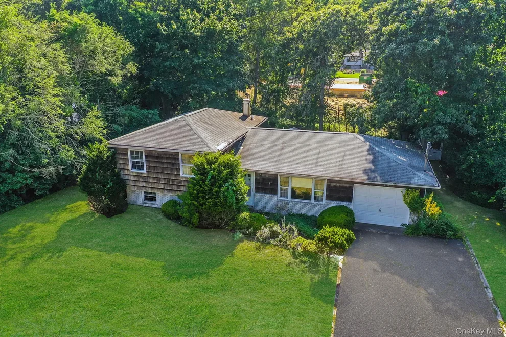 Unit for sale at 11 Easterly Road, Southampton, NY 11946