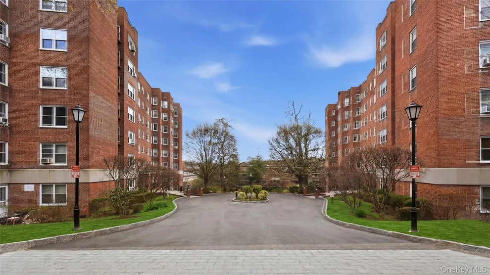 Unit for sale at 280 Collins Avenue, Mount Vernon, NY 10552