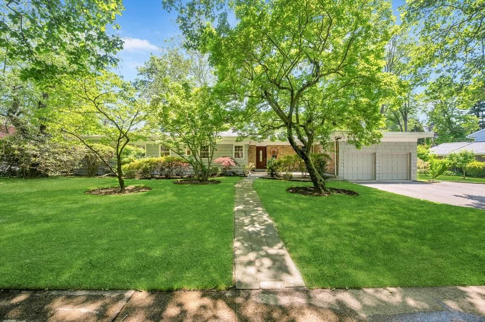 Unit for sale at 37 Somerset Drive S, North Hempstead, NY 11020