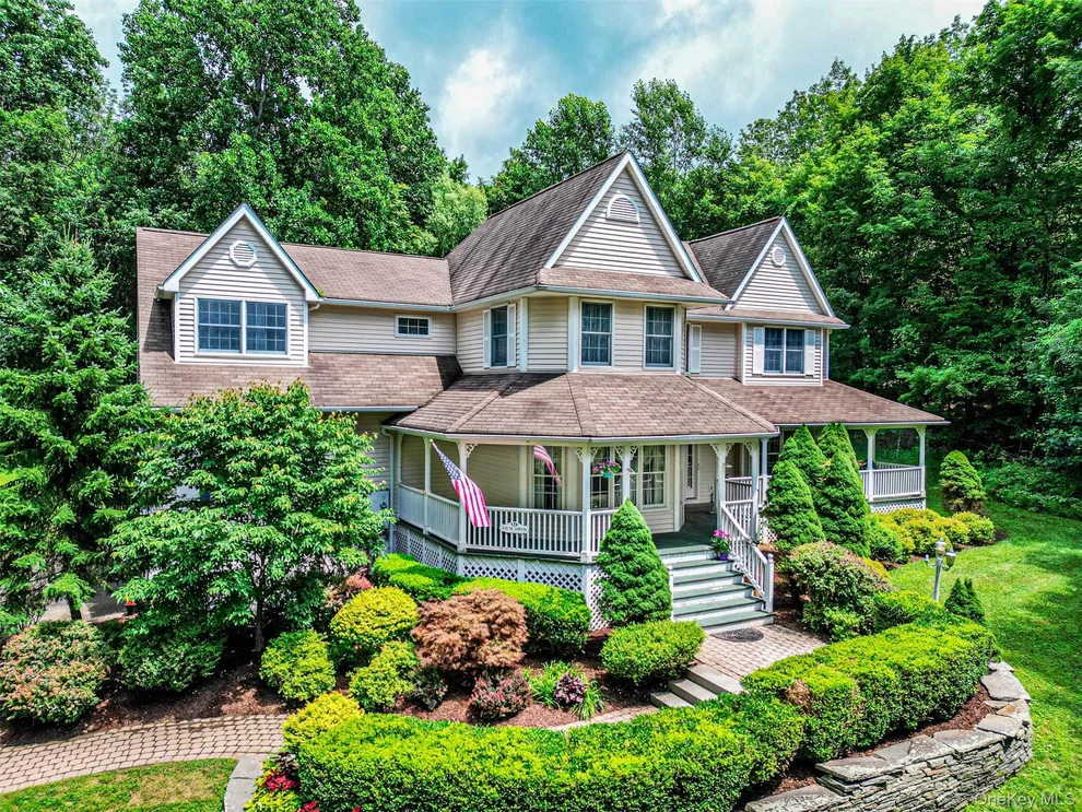Unit for sale at 84 Meadow Ridge Road, Warwick (Town), NY 10990