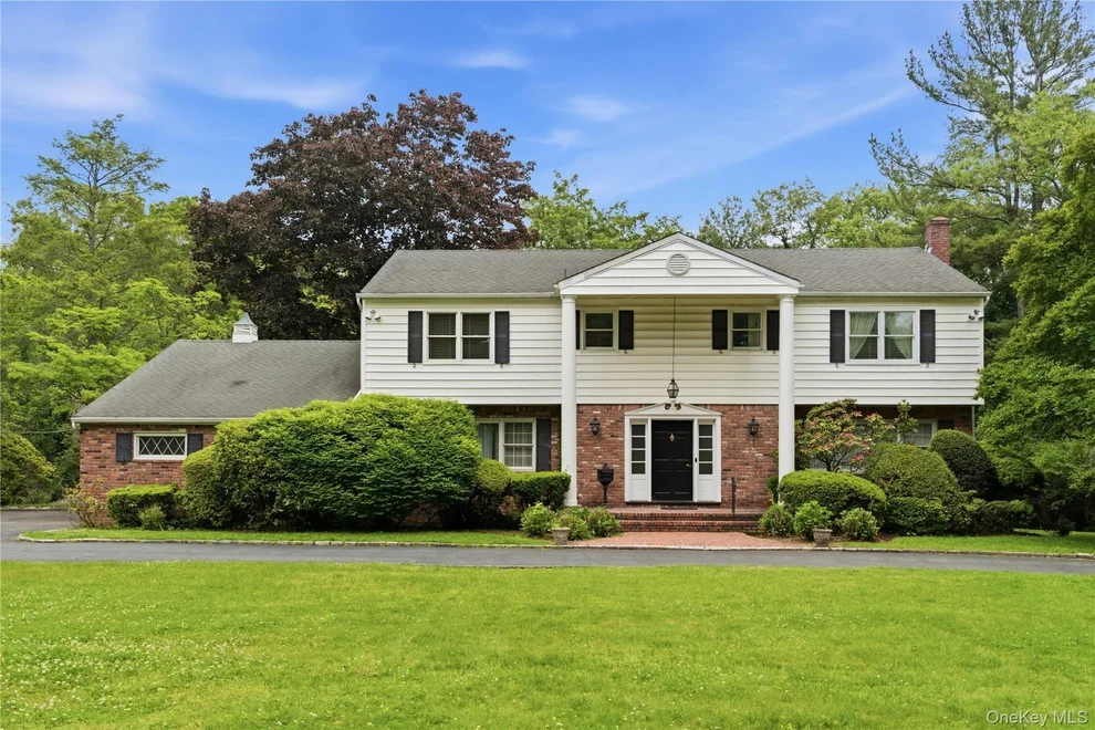 Unit for sale at 14 Oak Lane, Oyster Bay, NY 11545