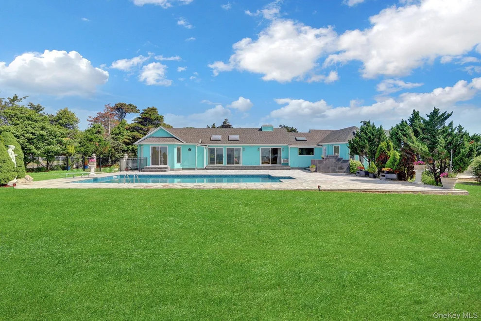 Unit for sale at 6 Last Lane, Southampton, NY 11946