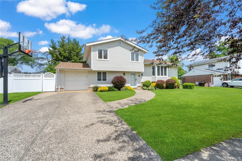 Unit for sale at 46 Saratoga Drive, Oyster Bay, NY 11753