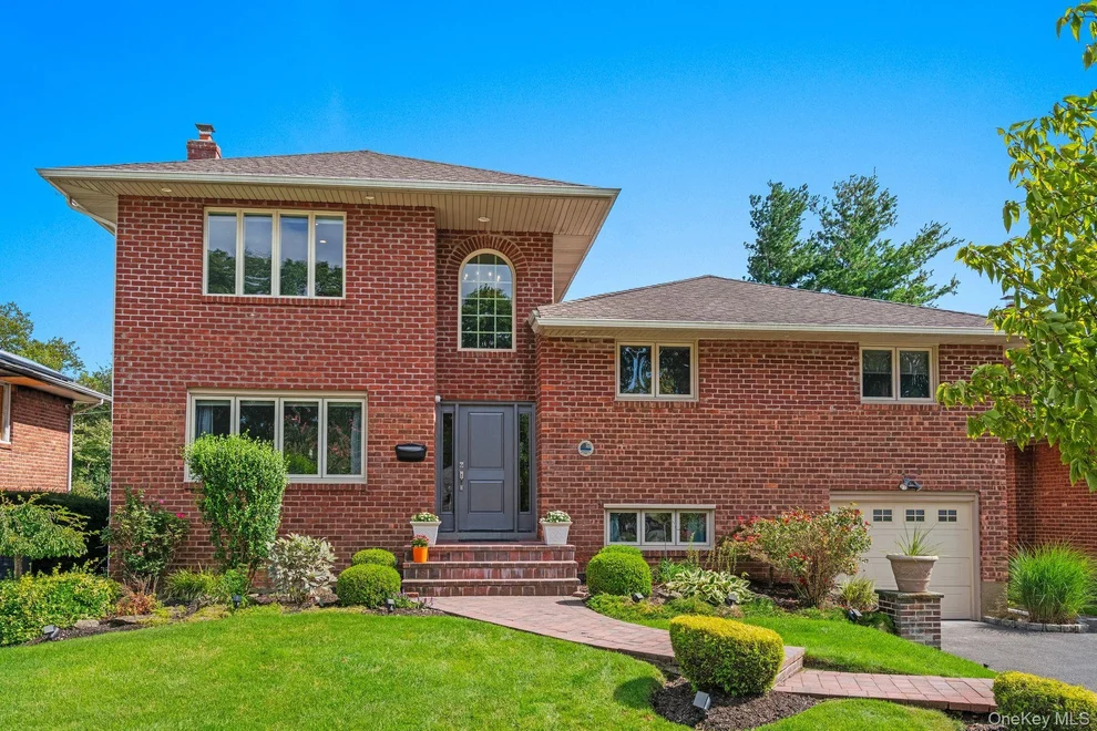 Unit for sale at 114 Seaman Road, Oyster Bay, NY 11753