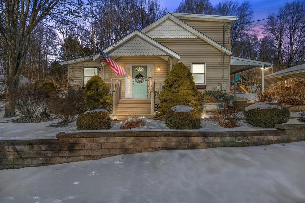 Unit for sale at 6 Ash Avenue, New Windsor, NY 12553