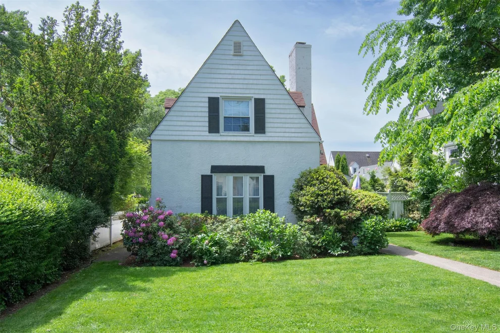 Unit for sale at 7 Garden Place, Pelham, NY 10803