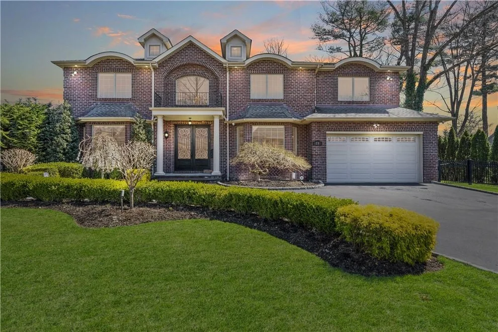 Unit for sale at 21 Hemlock Lane, North Hempstead, NY 11577