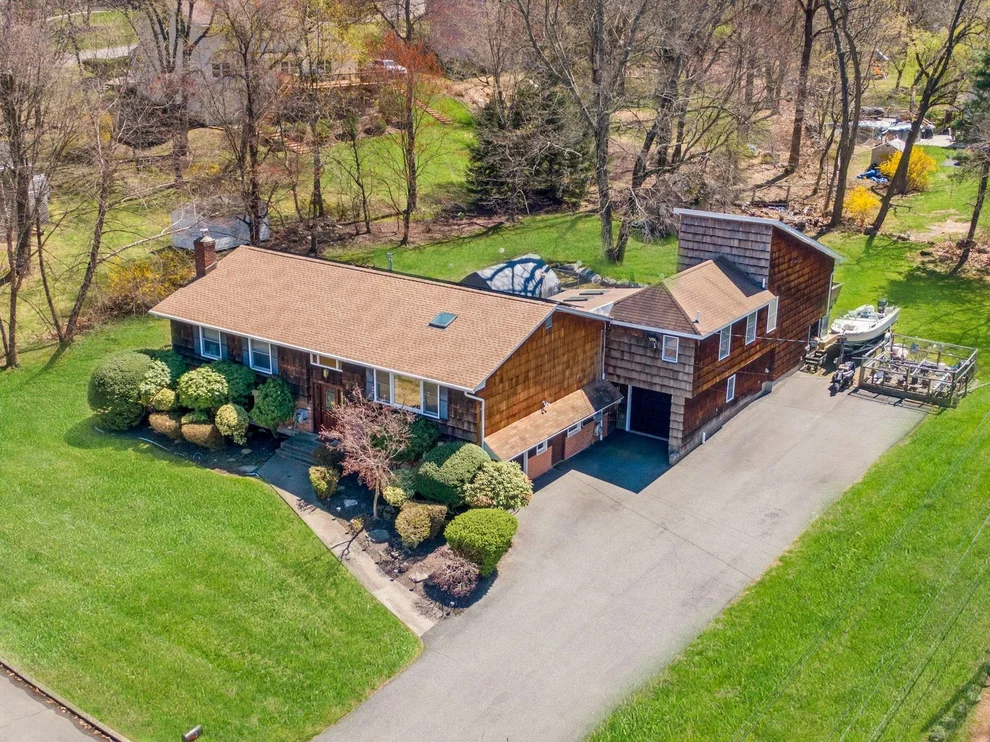 Unit for sale at 2 Aura Drive, Clarkstown, NY 10989