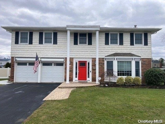 Unit for sale at 35 Columbine Lane, Smithtown, NY 11754
