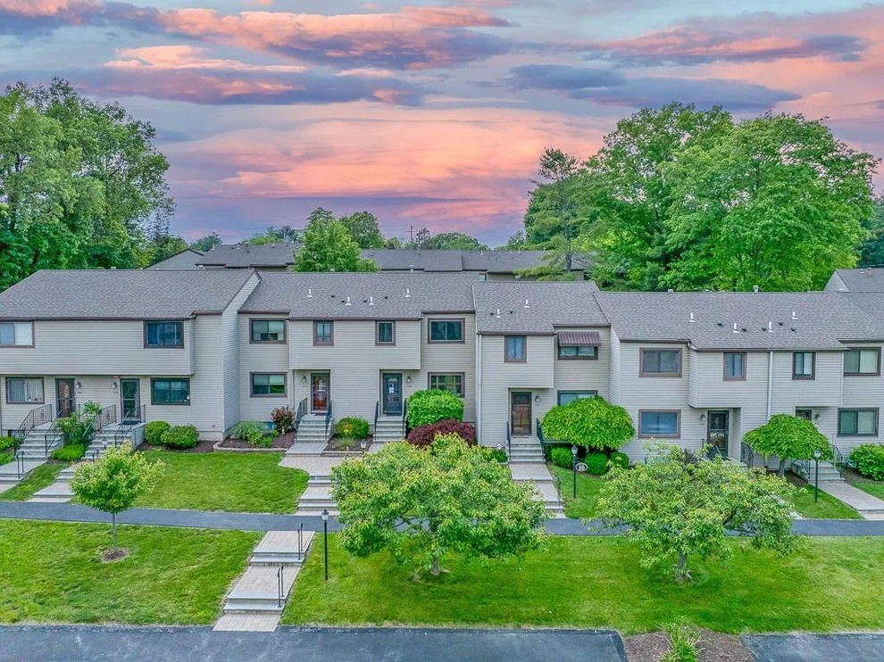 Unit for sale at 10 Squires Gate, Poughkeepsie, NY 12603