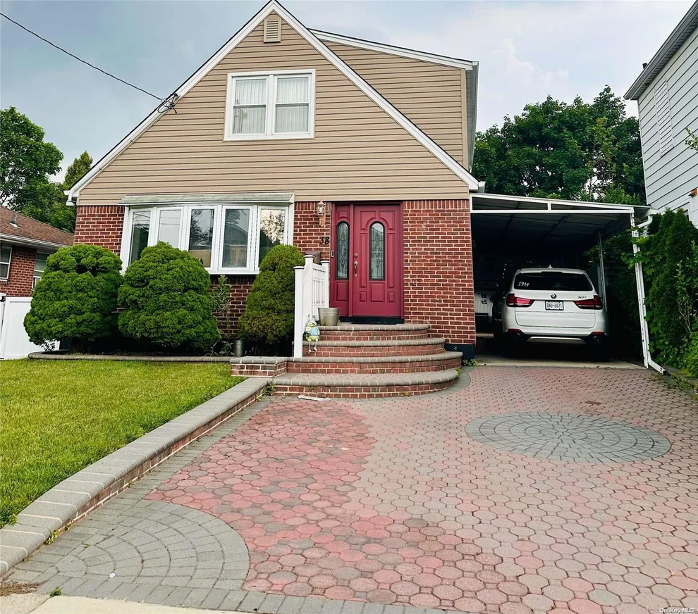 Unit for sale at 38 Old Broadway, North Hempstead, NY 11040