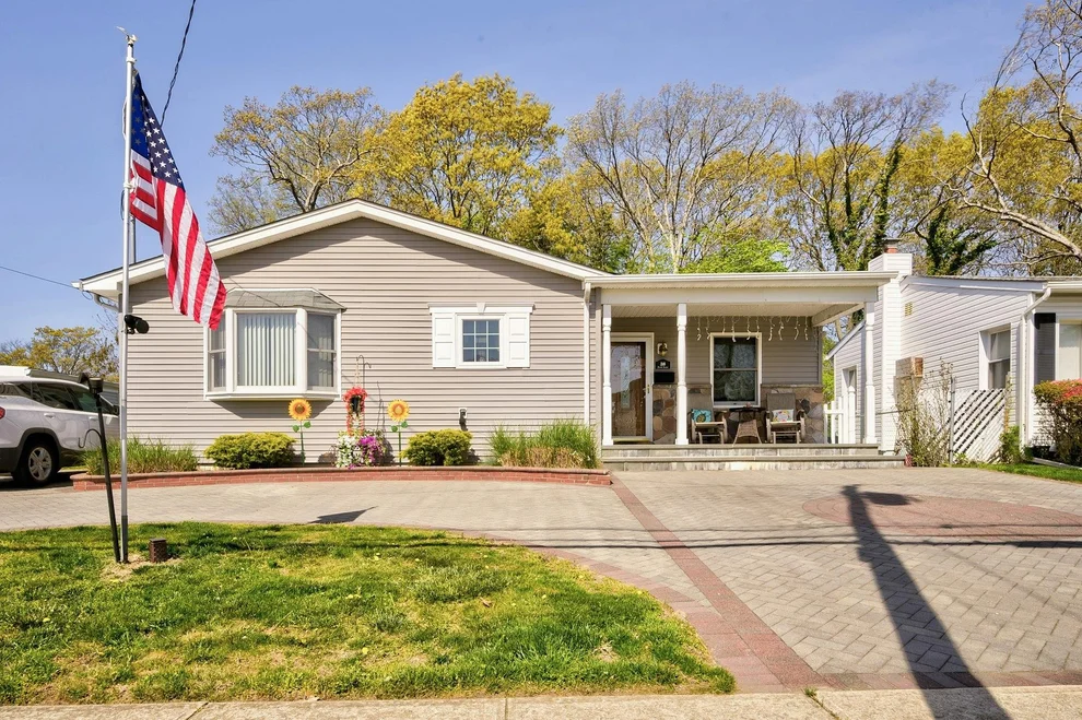Unit for sale at 38 PARK Lane, Oyster Bay, NY 11758