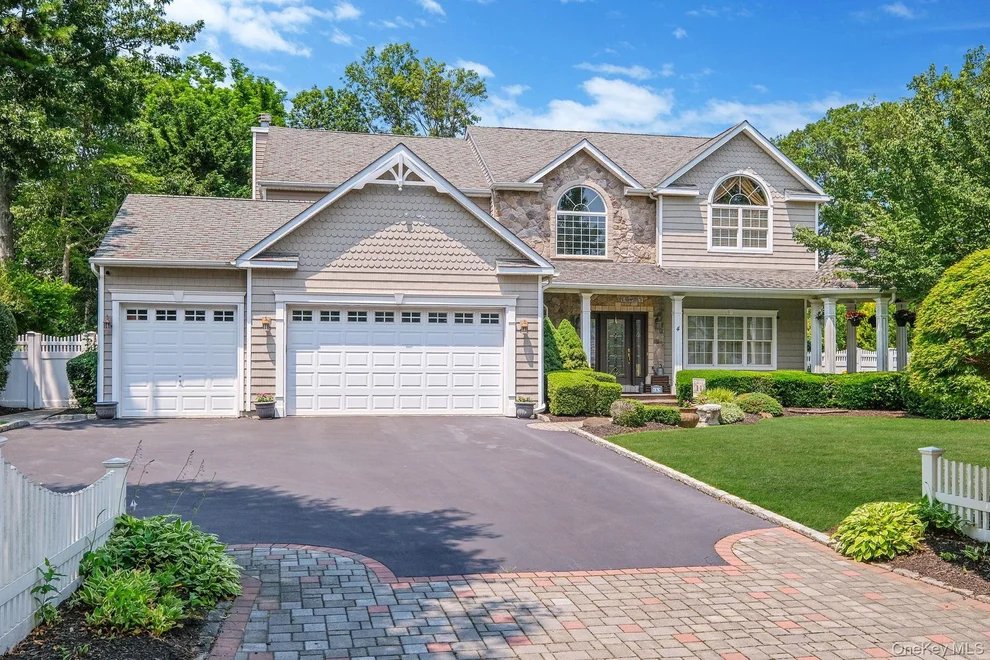 Unit for sale at 4 Premier Court, Smithtown, NY 11779