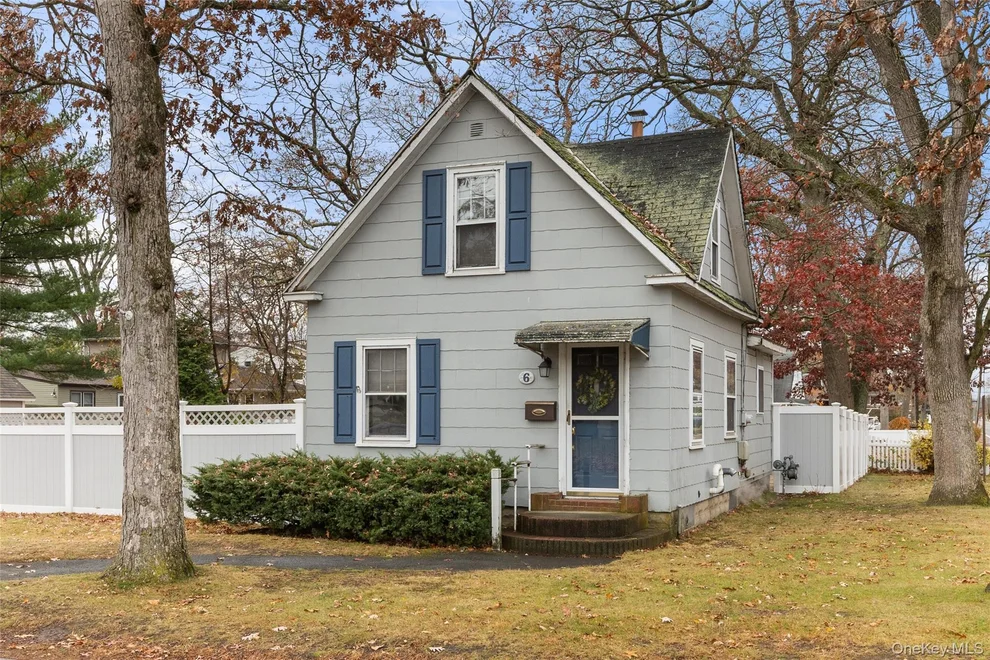 Unit for sale at 6 Dunwoodie Avenue, Islip, NY 11795