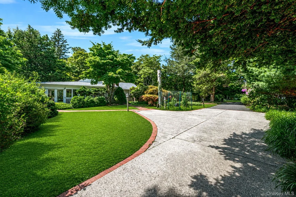 Unit for sale at 90 Locust Lane, Huntington, NY 11768