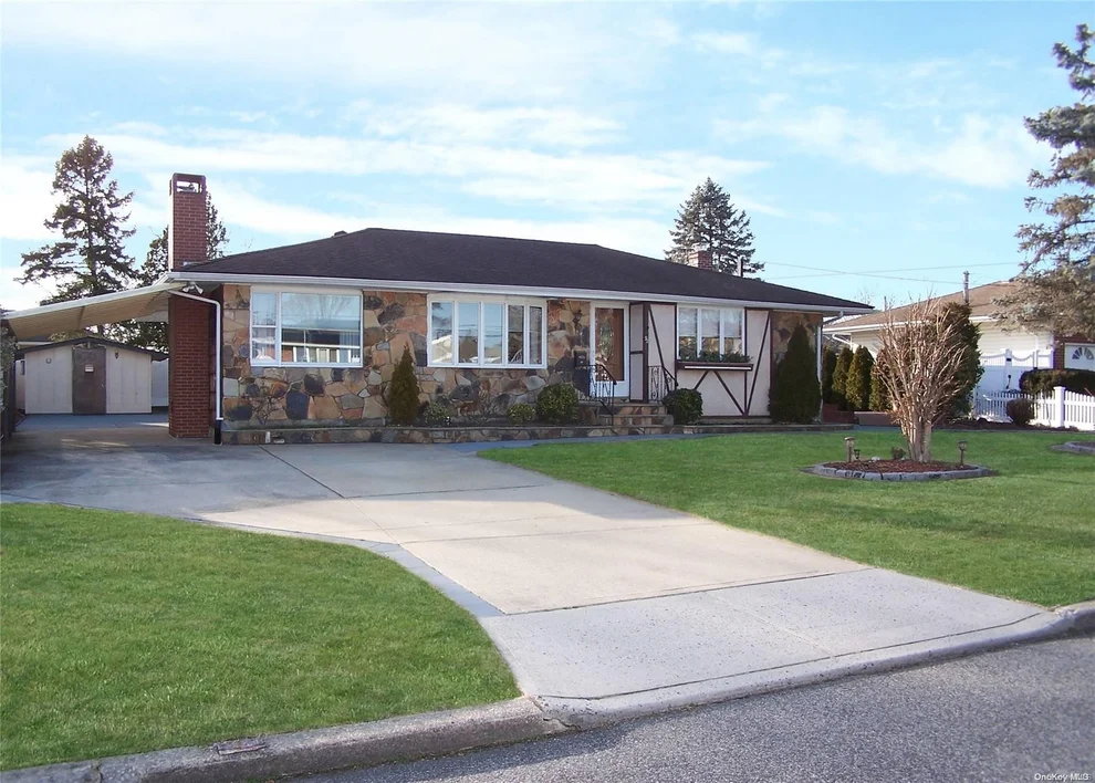 Unit for sale at 98 W 8th Street, Babylon, NY 11729
