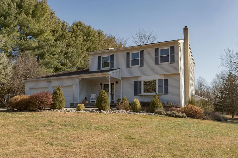 Unit for sale at 8 Old Cross Road, Warwick (Town), NY 10990