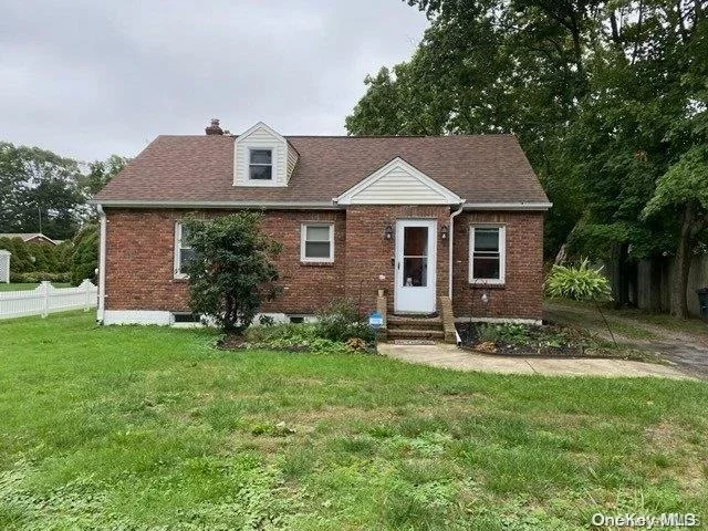 Unit for sale at 956 Church Street, Islip, NY 11716