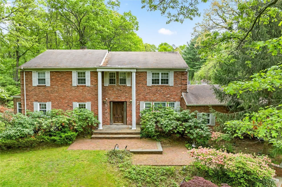 Unit for sale at 31 Wenwood Drive, Oyster Bay, NY 11545