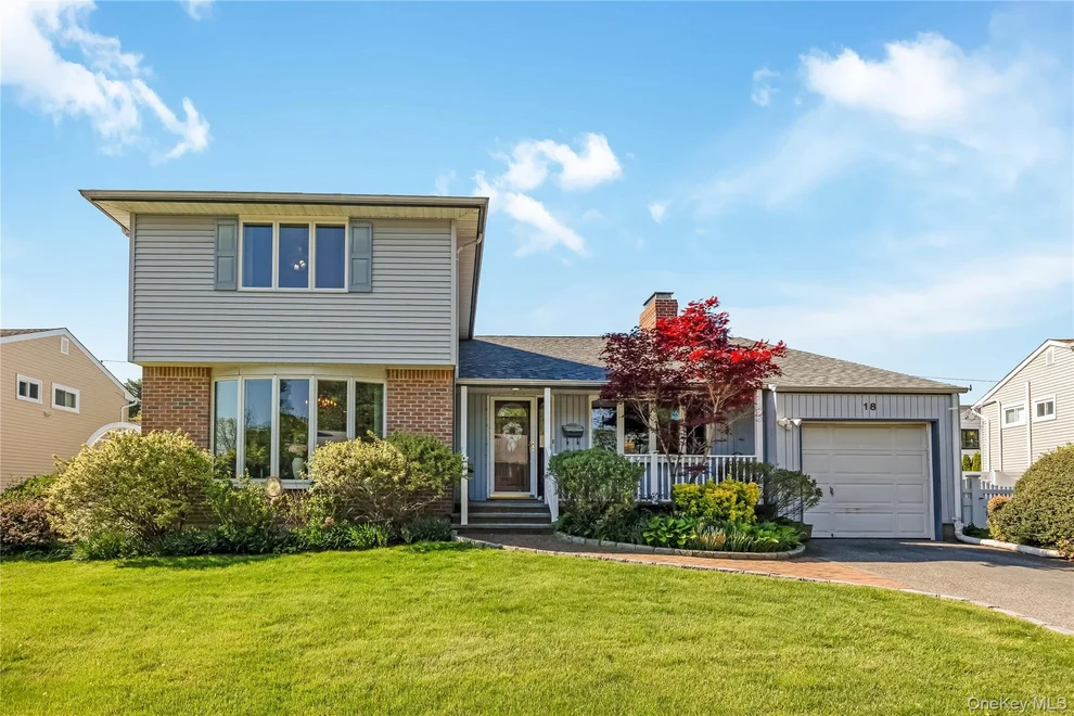 Unit for sale at 18 Tacoma Lane, Oyster Bay, NY 11791