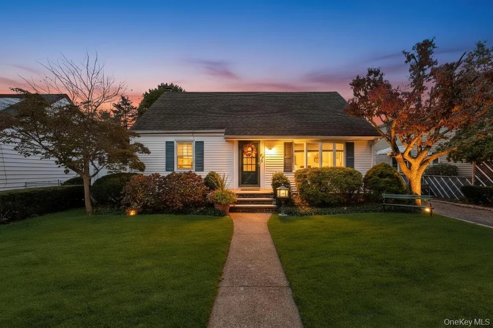 Unit for sale at 60 Underhill Avenue, Oyster Bay, NY 11801