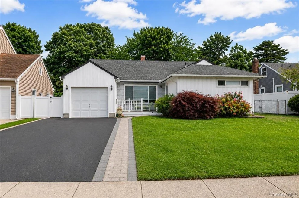 Unit for sale at 512 Farmranch Road E, Oyster Bay, NY 11714