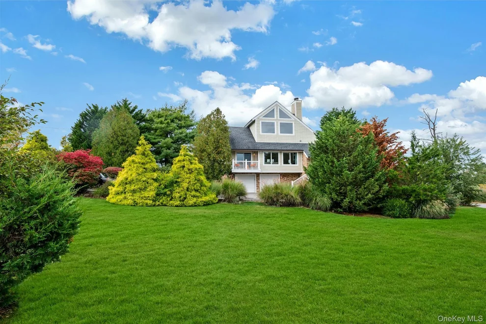 Unit for sale at 33 Old Canoe Place Road, Southampton, NY 11946