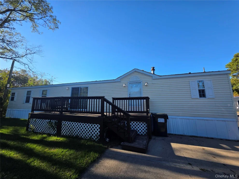 Photo of 37 Hubbard Avenue, Riverhead, NY 11901
