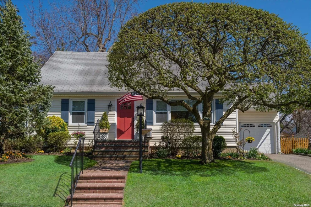 Unit for sale at 2 Ruby Drive, Oyster Bay, NY 11542
