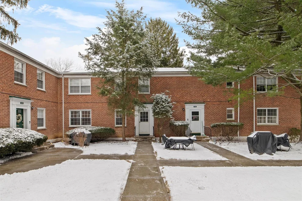 Unit for sale at 9 Fieldstone Drive, Greenburgh, NY 10530
