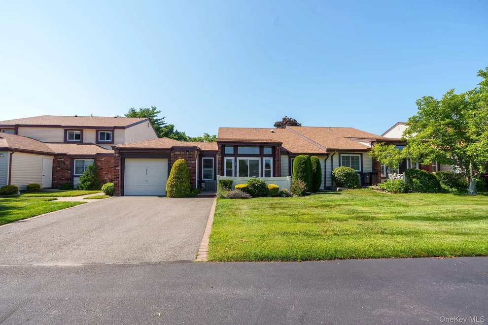 Photo of 1205 Gotham Drive, Saint James, NY 11780