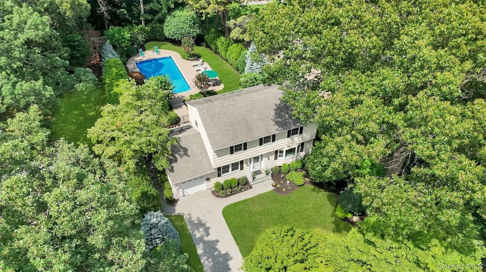 Unit for sale at 6 Crown Hill Road, Huntington, NY 11768