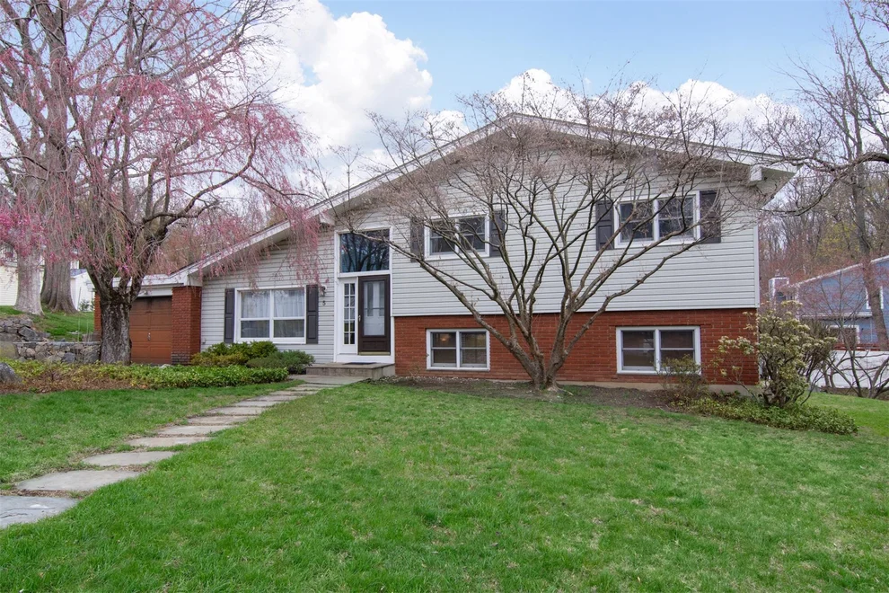 Unit for sale at 5 Genevieve Drive, Greenburgh, NY 10533