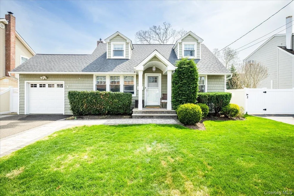 Unit for sale at 130 N Kings Avenue, Oyster Bay, NY 11758