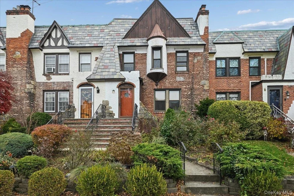 Unit for sale at 33 Dartmouth Street, Hempstead, NY 11581