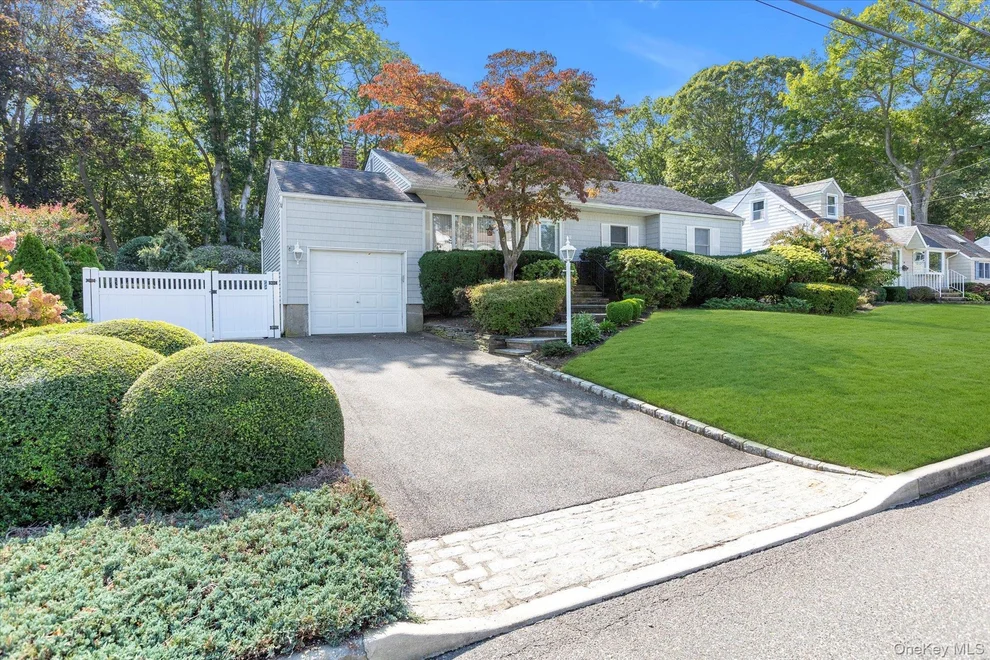 Unit for sale at 42 Bruce Lane S, Smithtown, NY 11754
