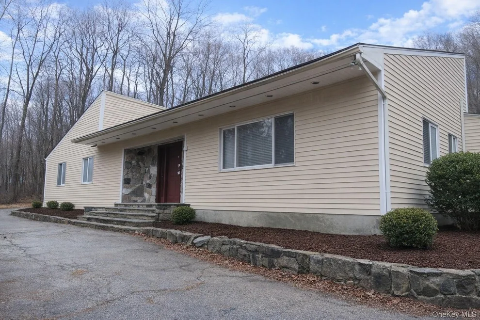 Unit for sale at 9 Jim Lane, Putnam Valley, NY 10579