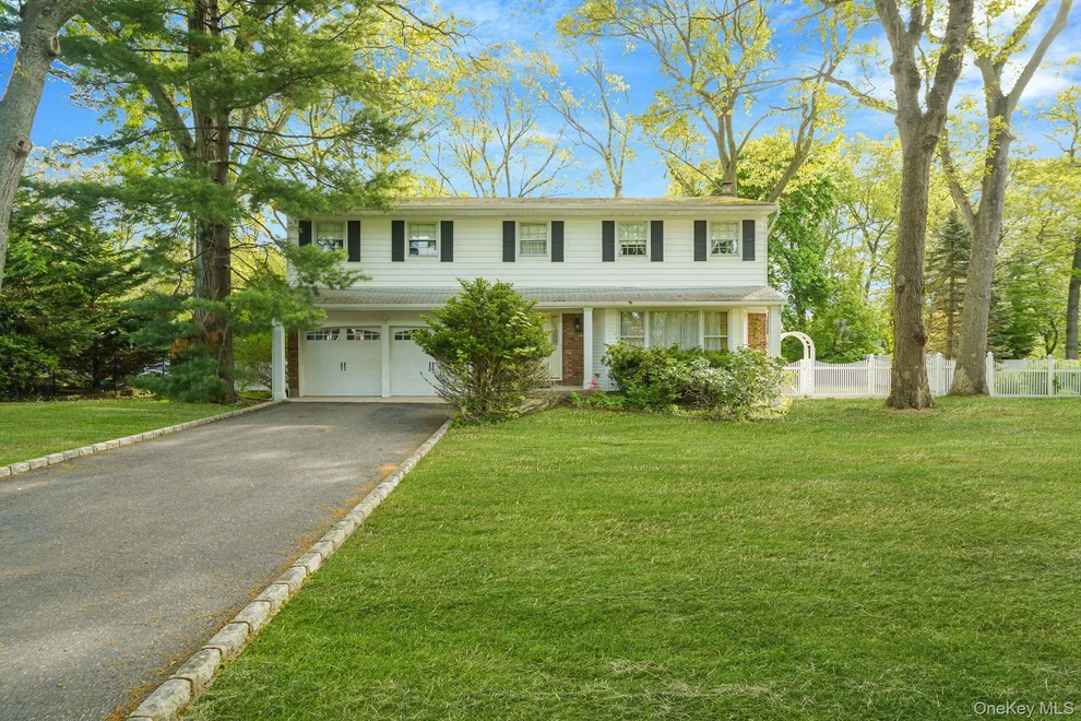 Unit for sale at 5 Old Landers Court, Smithtown, NY 11787