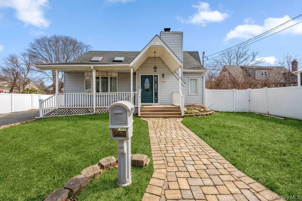 Unit for sale at 125 W 3rd Street, Islip, NY 11779