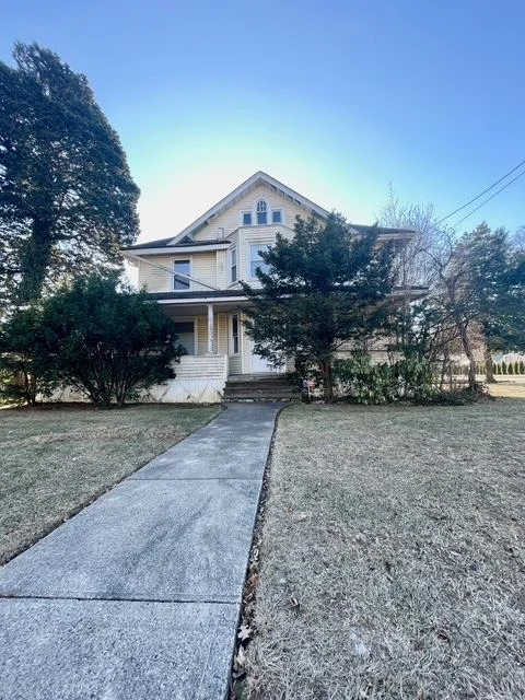 Unit for sale at 142 willow street, North Hempstead, NY 11577